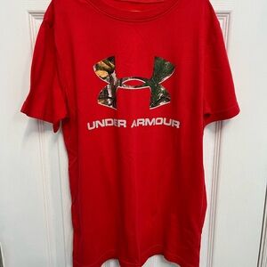 Under Armour HeatGear Red Camo Logo Youth Medium Loose YMD short sleeve tshirt
